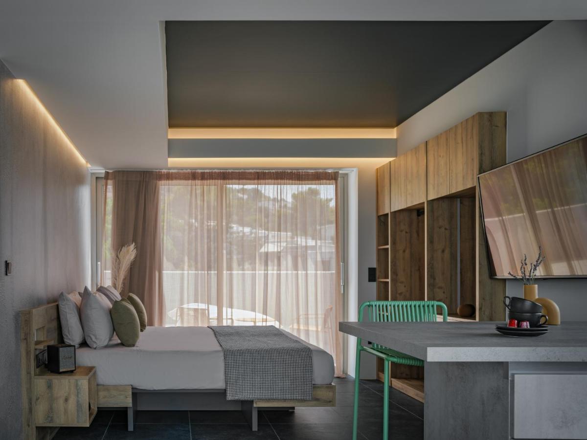3 Olive Trees Aparthotel อานาวีซอส ภายนอก รูปภาพ