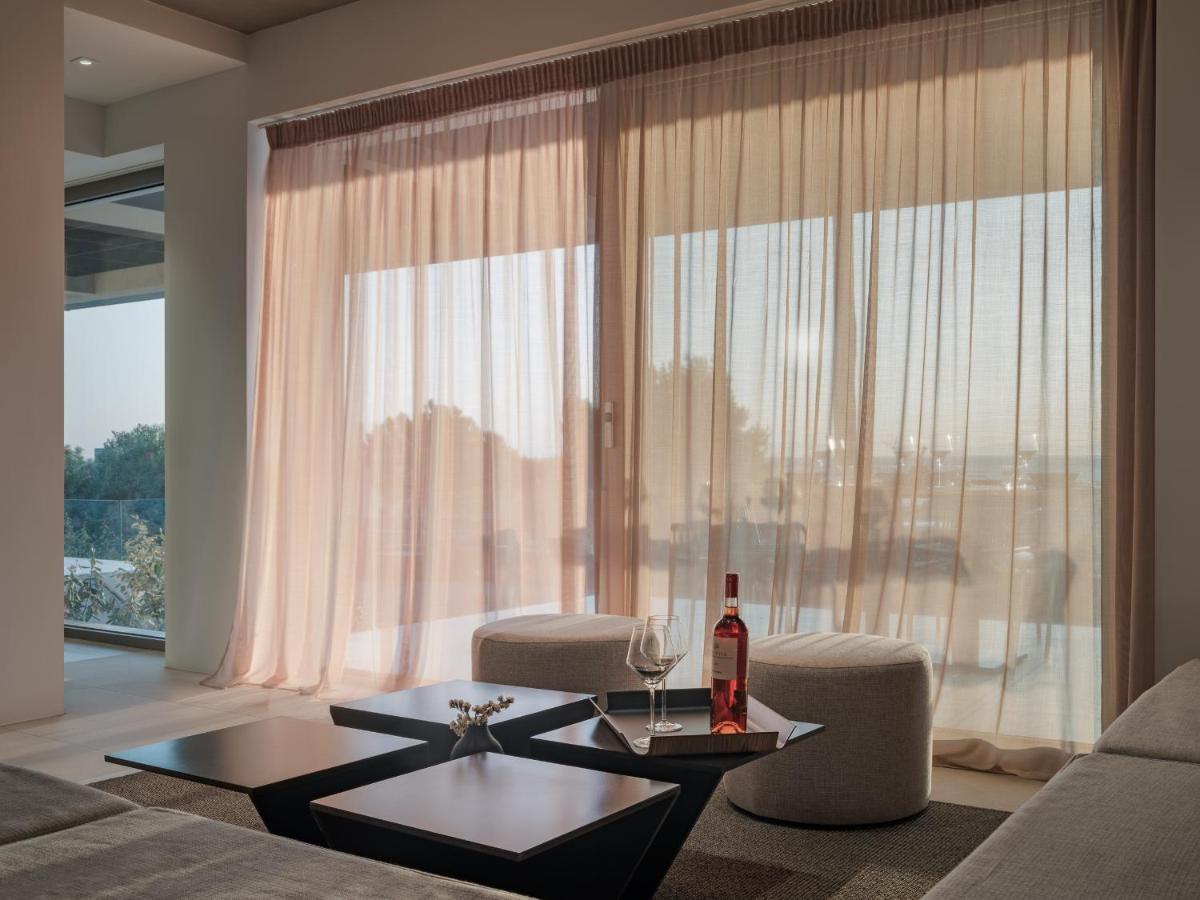 3 Olive Trees Aparthotel อานาวีซอส ภายนอก รูปภาพ