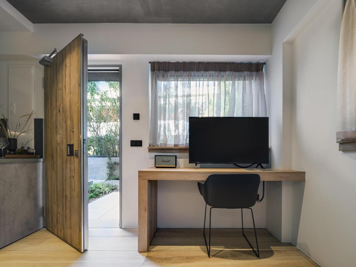 3 Olive Trees Aparthotel อานาวีซอส ภายนอก รูปภาพ