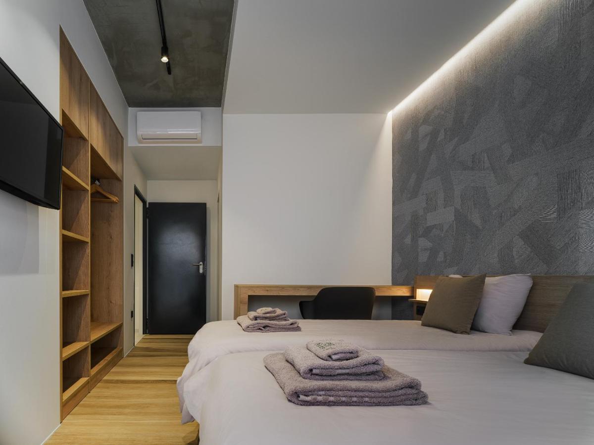 3 Olive Trees Aparthotel อานาวีซอส ภายนอก รูปภาพ
