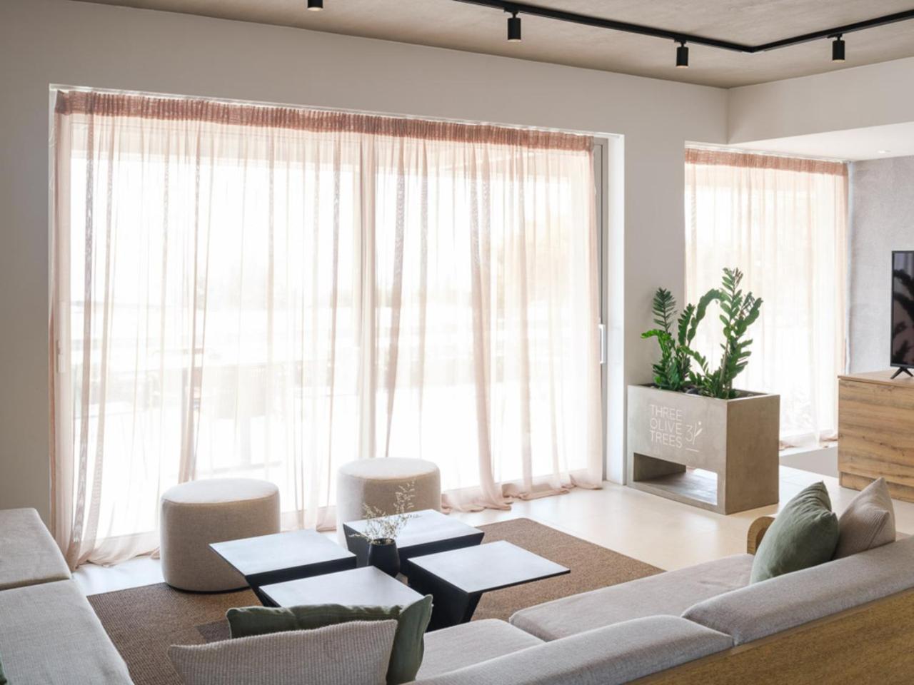 3 Olive Trees Aparthotel อานาวีซอส ภายนอก รูปภาพ